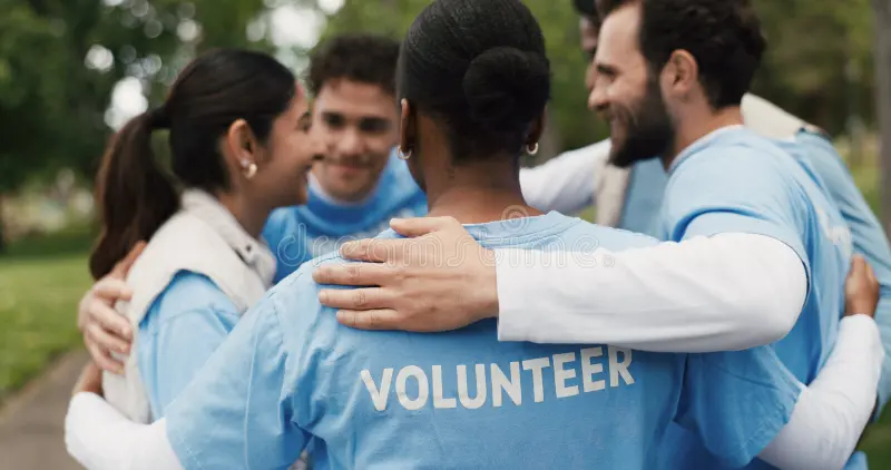 Community volunteers together